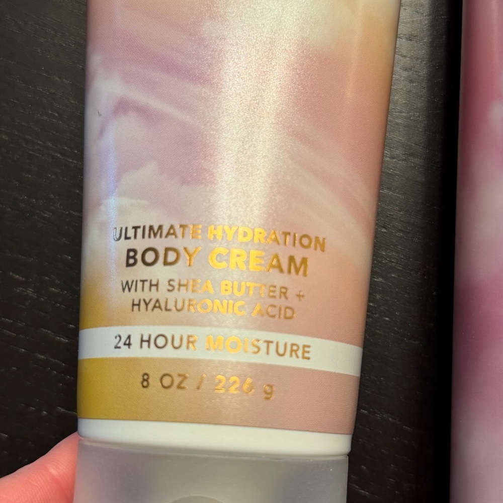 Bath & Body Works - Cotton Candy Clouds Set: Fragrance & Body Cream. 8 ounces. - Picture 2 of 5